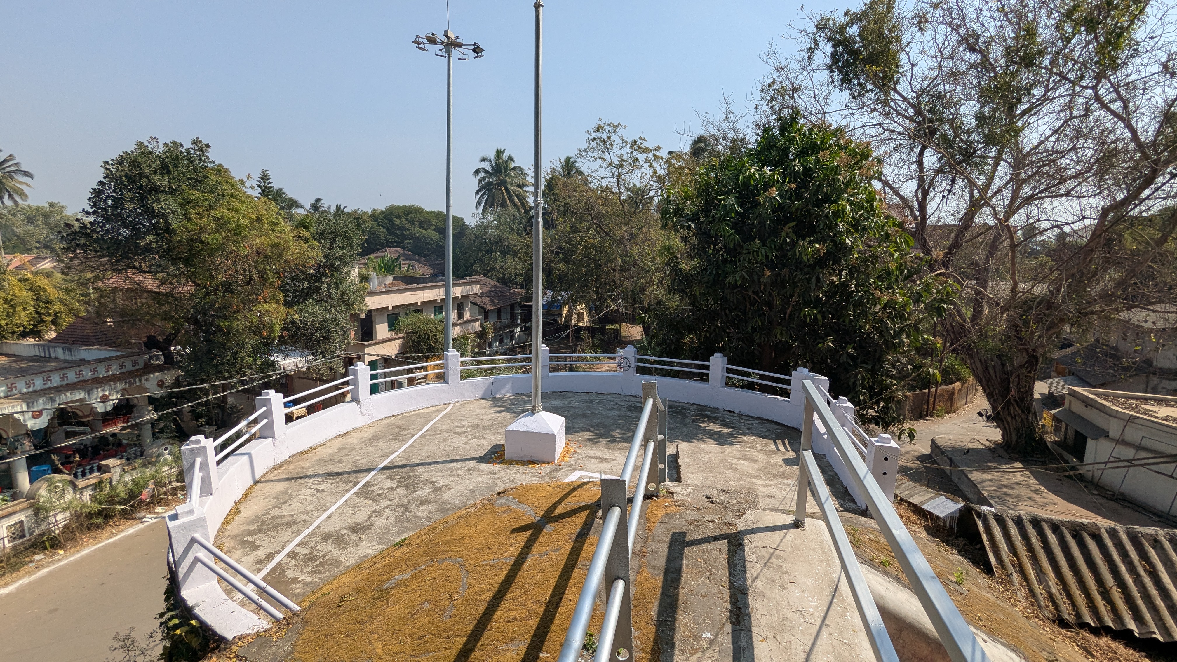 bastion top, Dahanu Fort